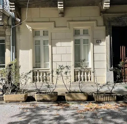 La Maison Doree A Luchon *